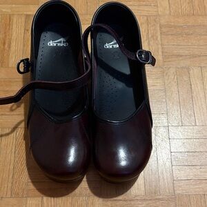 Dansko Women's Dark Burgundy Mules NWOT